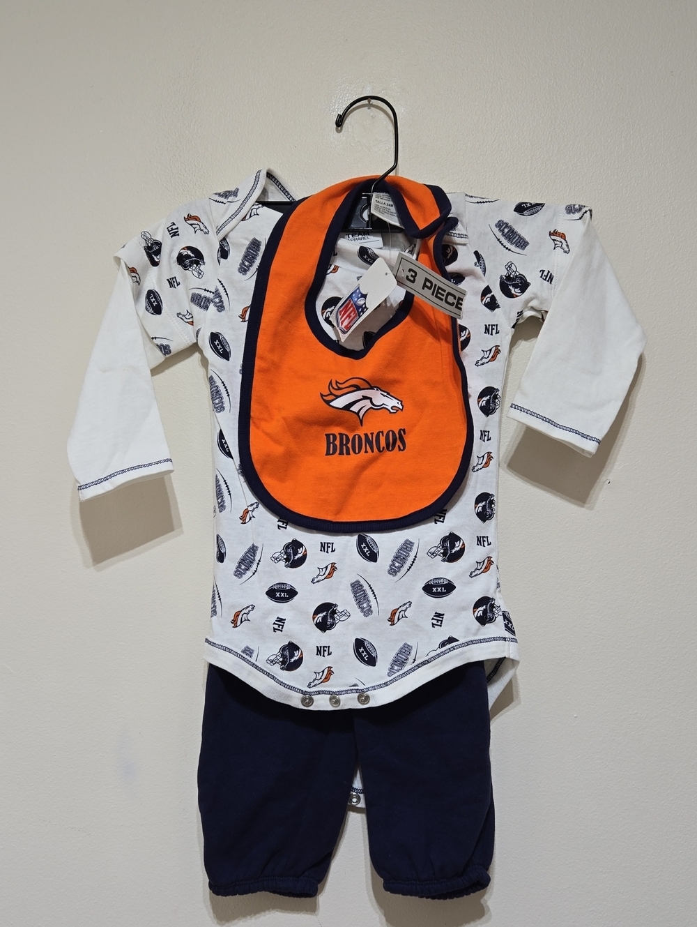 NFL Denver Broncos 3 Piece Onesie, Joggers And Baby Bib